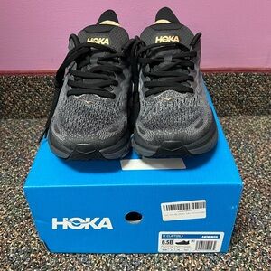 Hoka W Clifton 8 - Dark Grey Primary - Black/Gold accents - size 6.5B